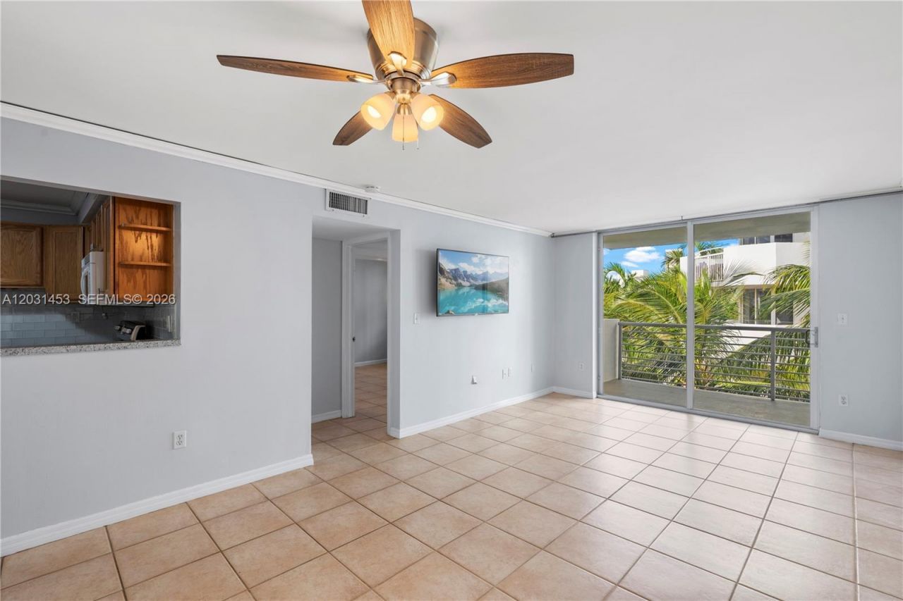 1605 Bay Rd , Unit 503, Miami Beach, FL 33139 Photo