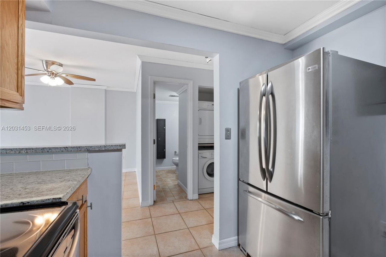 1605 Bay Rd , Unit 503, Miami Beach, FL 33139 Photo