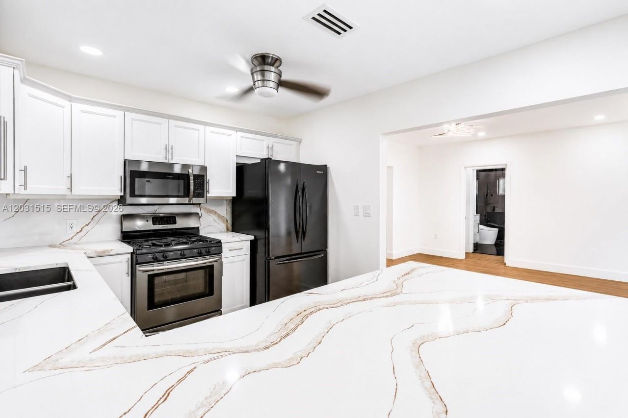 8819 Dickens Ave , Surfside, FL 33154 Photo