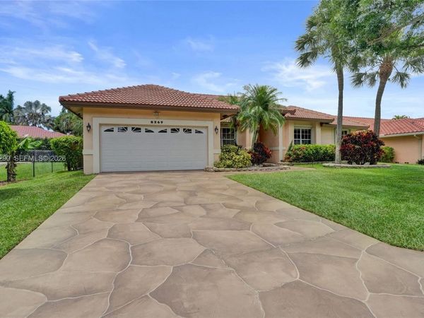 8269 NW 40th Ct, Coral Springs, FL 33065