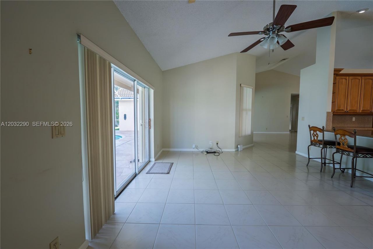 8269 NW 40th Ct, Coral Springs, FL 33065 Photo