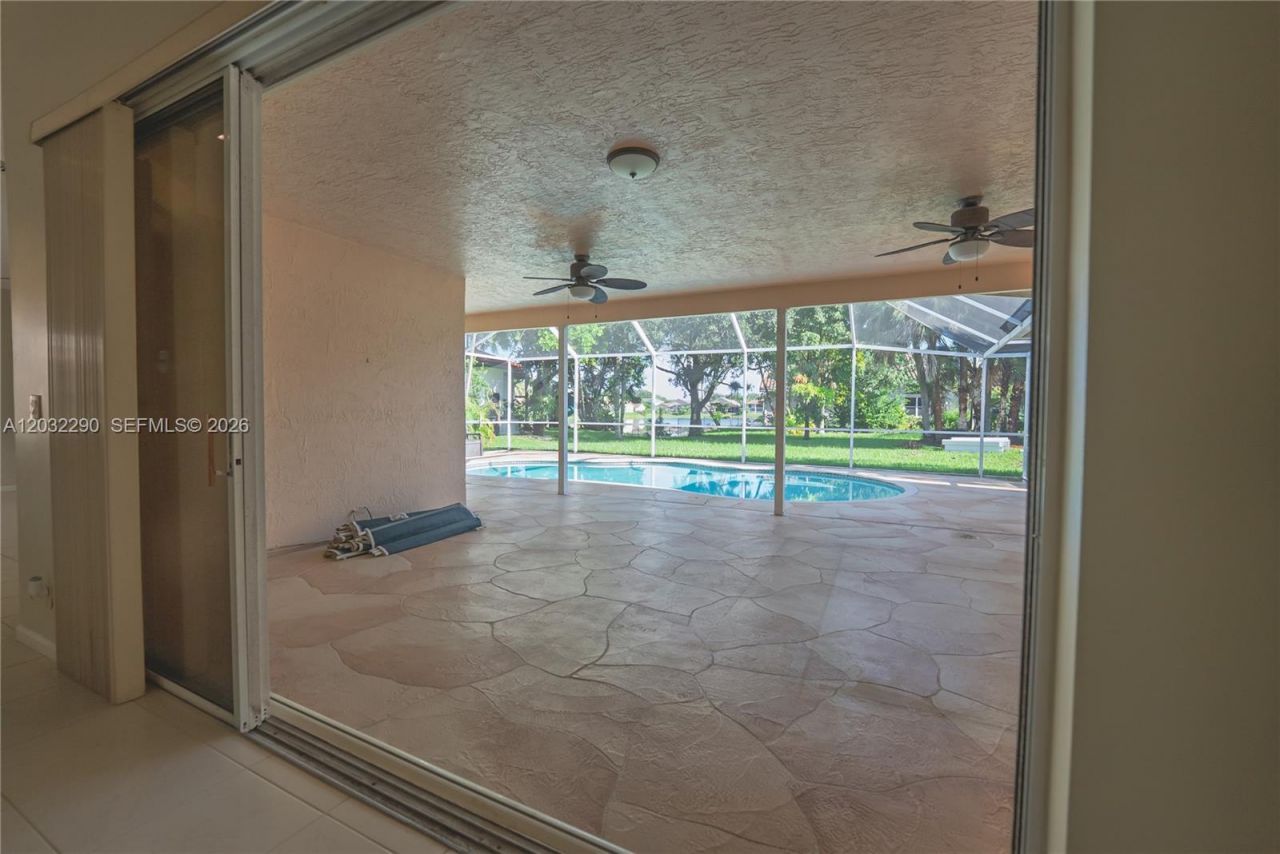 8269 NW 40th Ct, Coral Springs, FL 33065 Photo