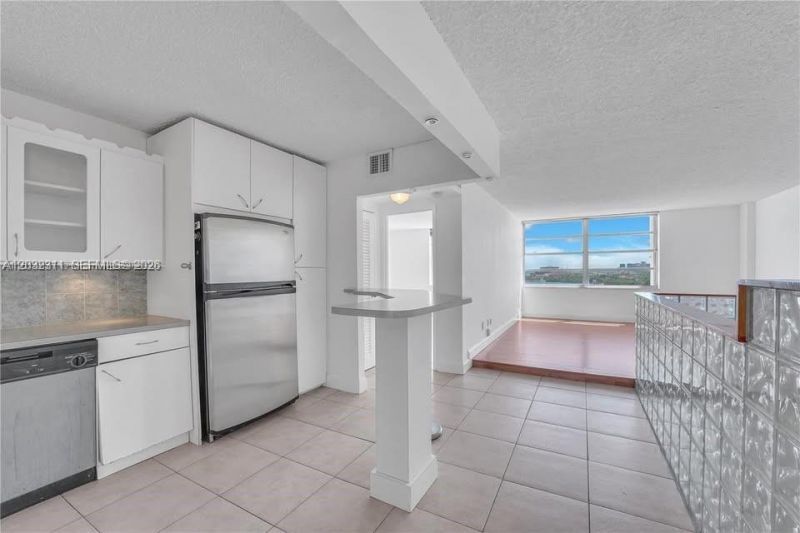 150 SE 25th Rd , Unit 15J, Miami, FL 33129 Photo