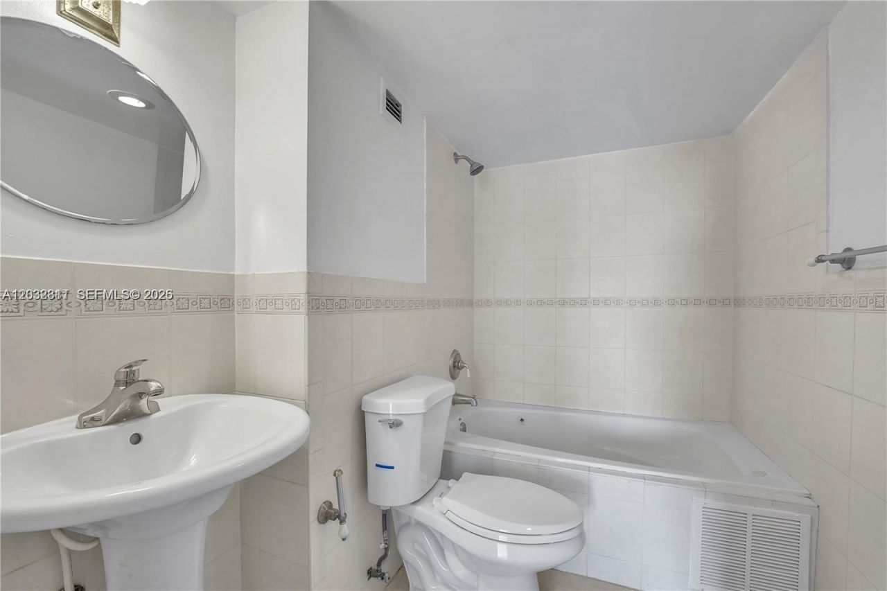 150 SE 25th Rd, Unit 15J, Miami, FL 33129 Photo