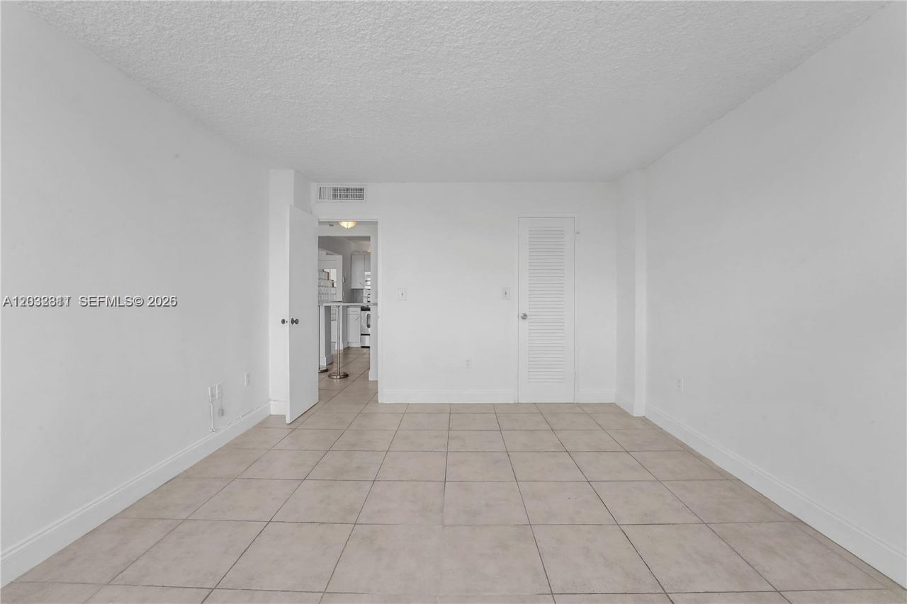150 SE 25th Rd , Unit 15J, Miami, FL 33129 Photo