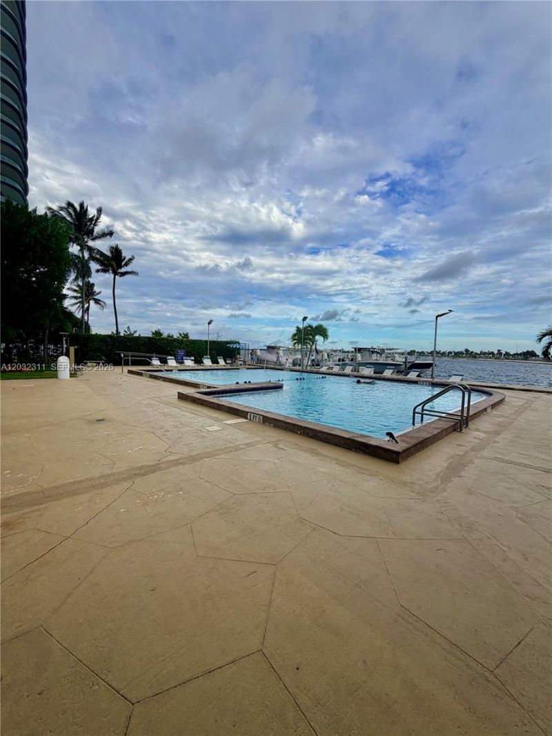 150 SE 25th Rd, Unit 15J, Miami, FL 33129 Photo