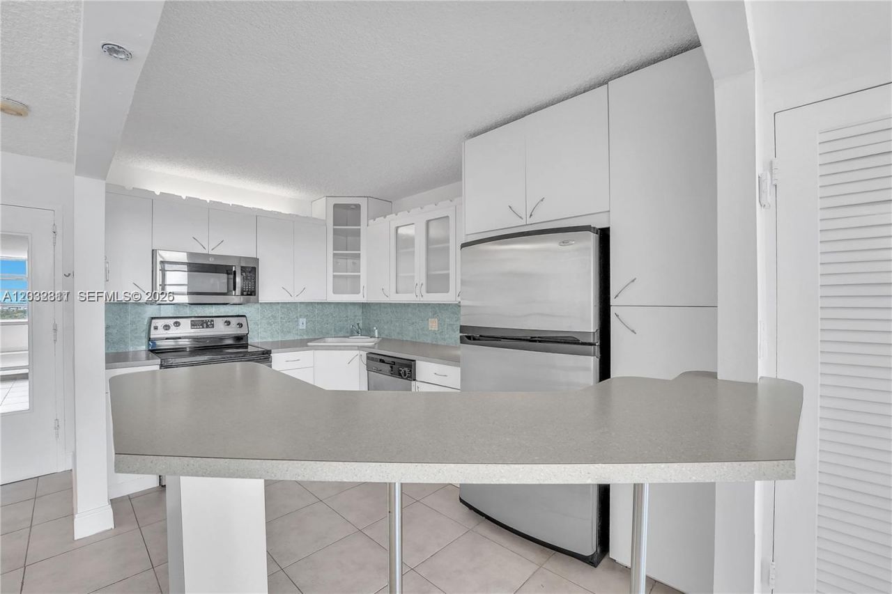 150 SE 25th Rd, Unit 15J, Miami, FL 33129 Photo