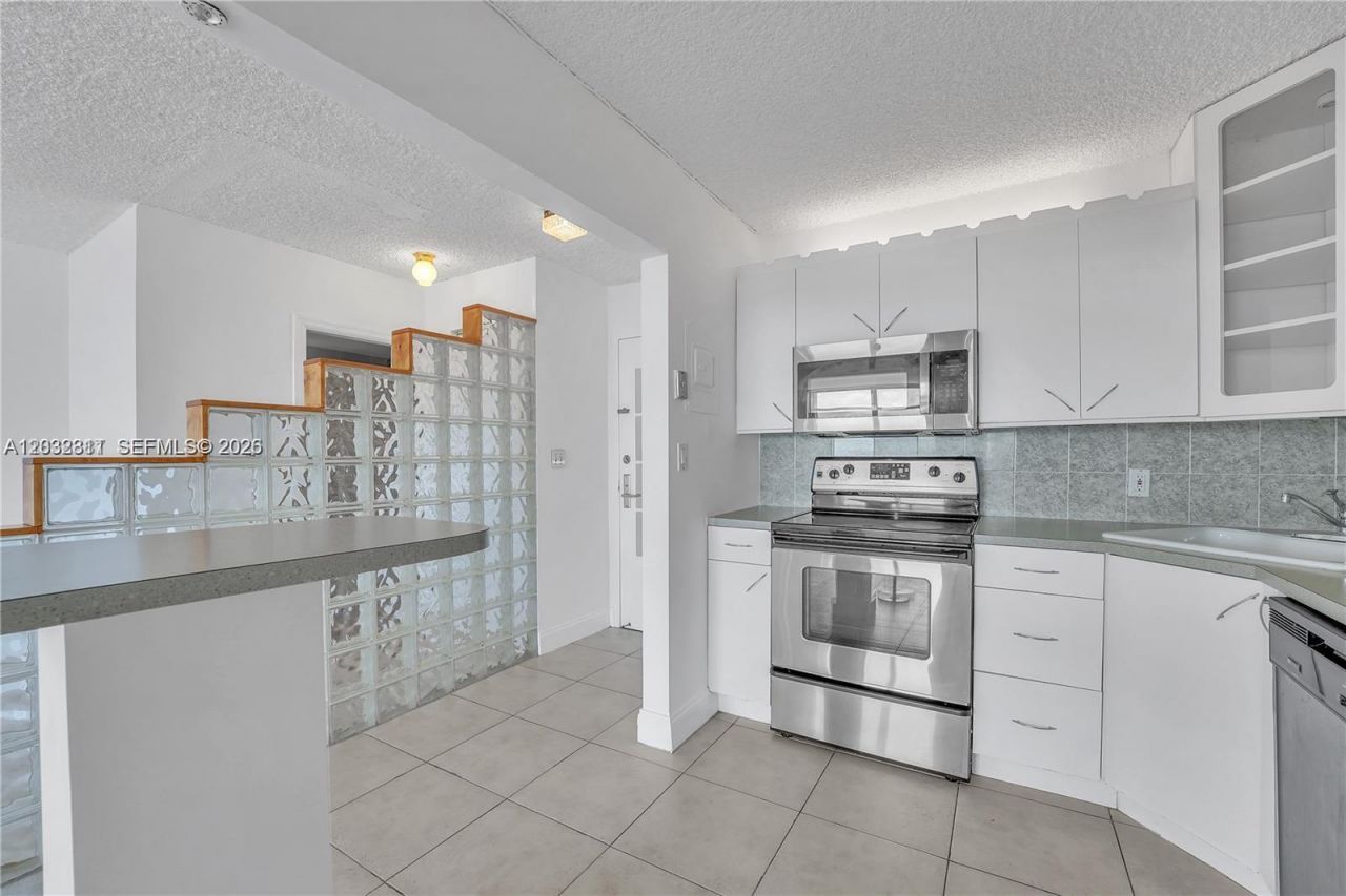 150 SE 25th Rd , Unit 15J, Miami, FL 33129 Photo