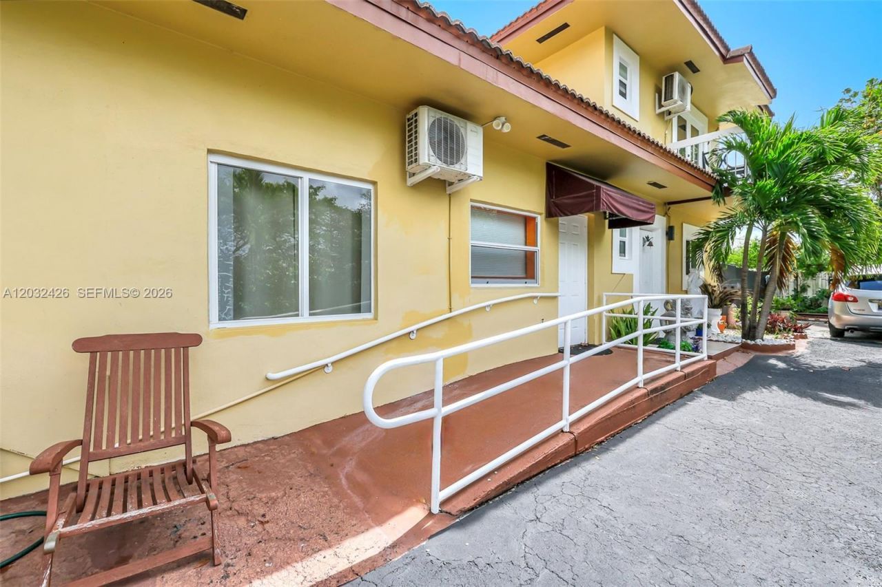 12085 W Dixie Highway , Biscayne Park, FL 33161 Photo