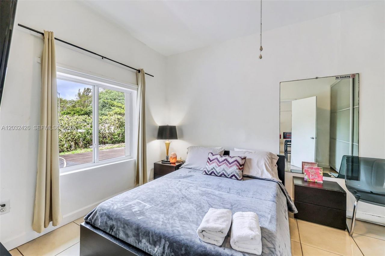 12085 W Dixie Highway , Biscayne Park, FL 33161 Photo