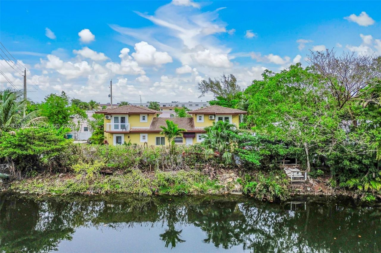 12085 W Dixie Highway , Biscayne Park, FL 33161 Photo