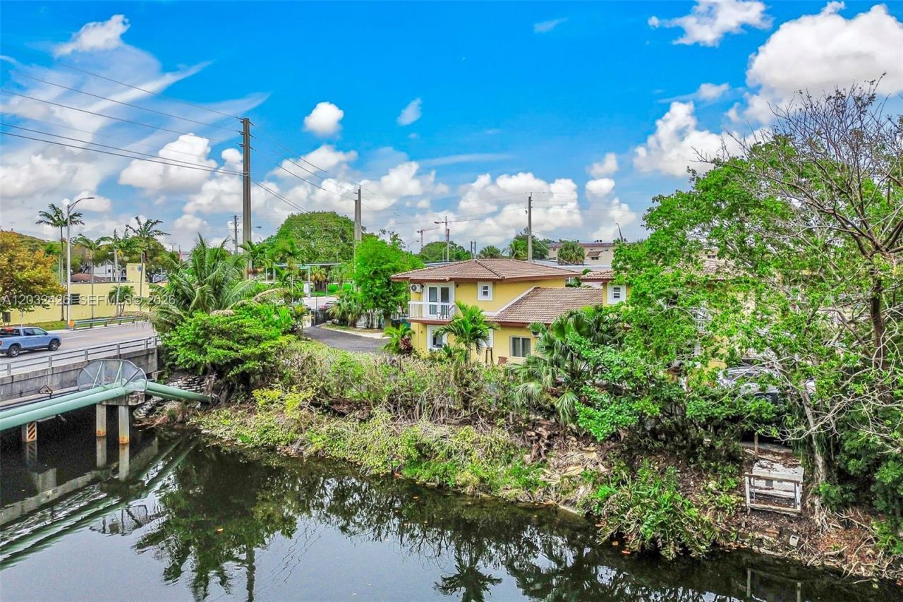 12085 W Dixie Highway , Biscayne Park, FL 33161 Photo