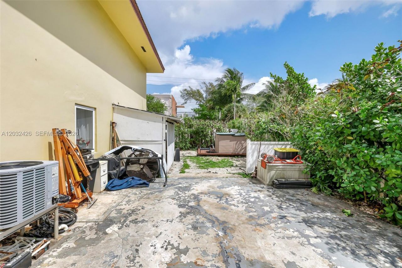 12085 W Dixie Highway , Biscayne Park, FL 33161 Photo