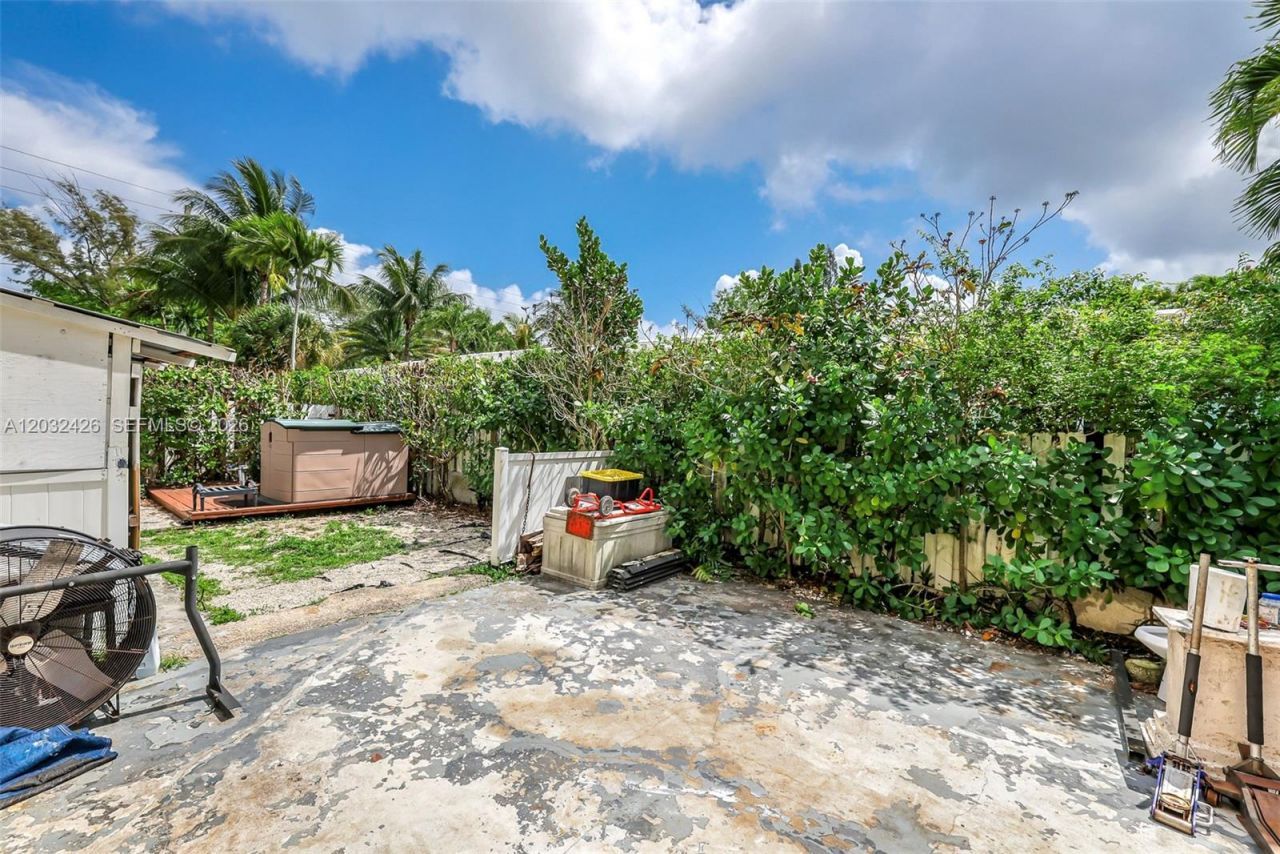 12085 W Dixie Highway , Biscayne Park, FL 33161 Photo