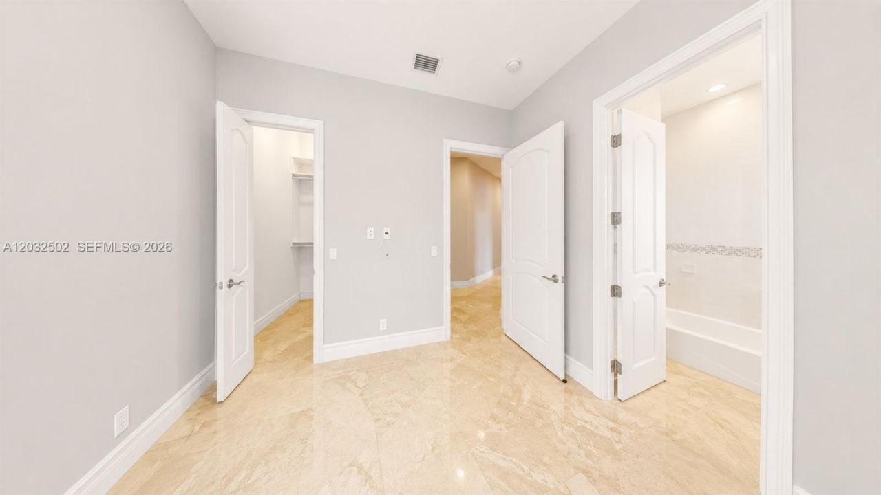 5751 SW 59th Pl , Unit 5751, South Miami, FL 33143 Photo