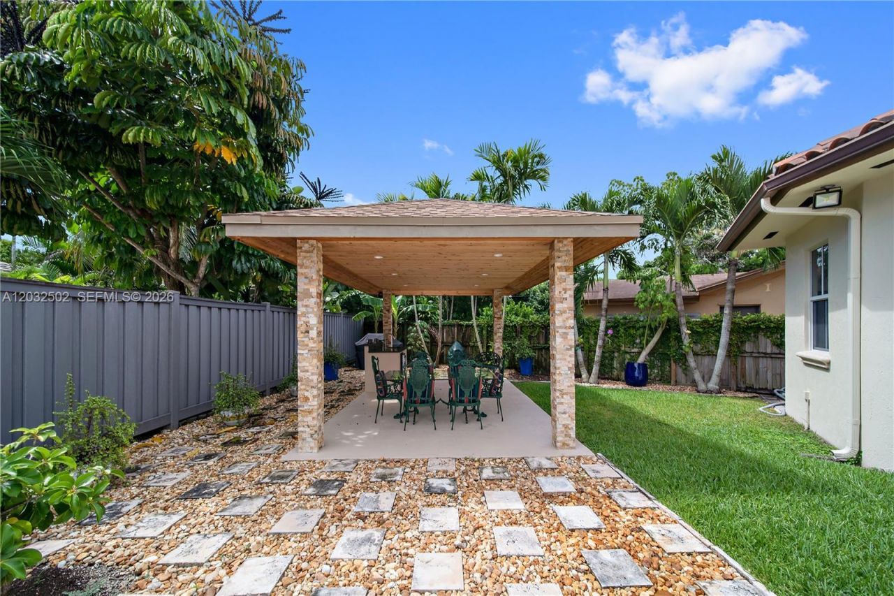 5751 SW 59th Pl , Unit 5751, South Miami, FL 33143 Photo
