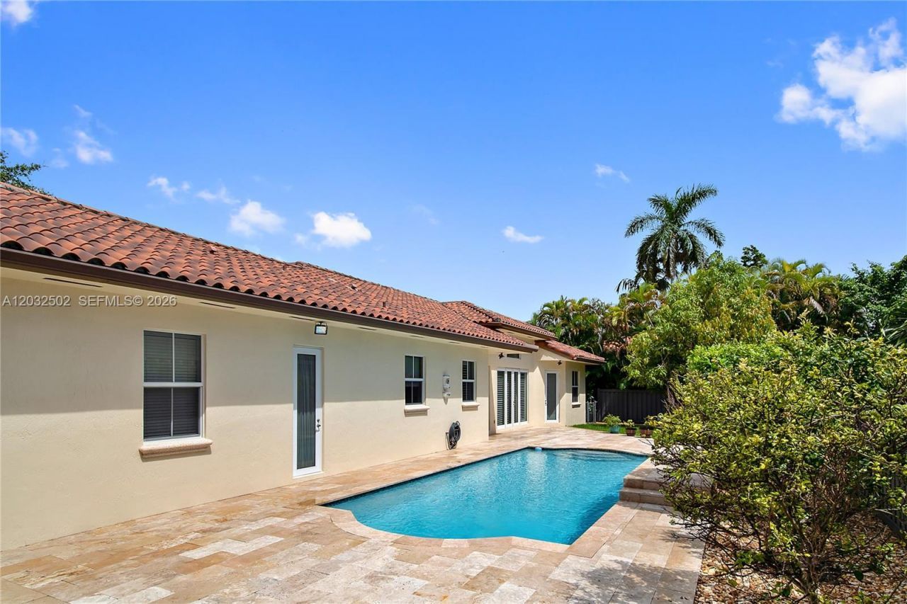 5751 SW 59th Pl , Unit 5751, South Miami, FL 33143 Photo