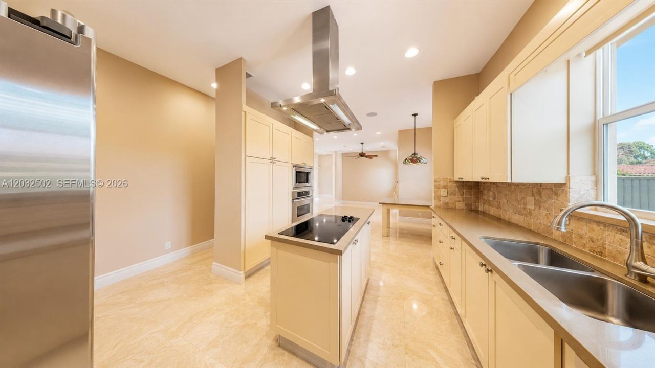 5751 SW 59th Pl , Unit 5751, South Miami, FL 33143 Photo