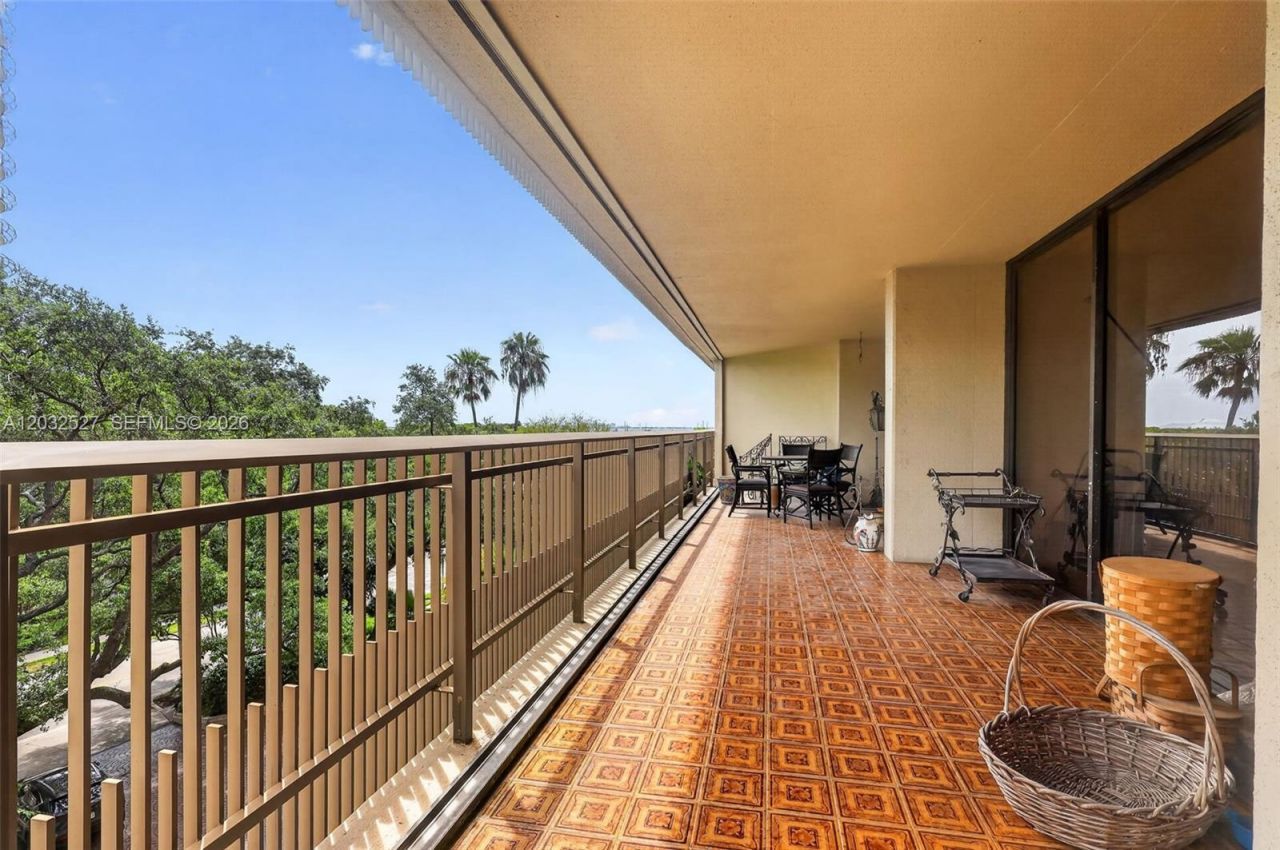 2901 S Bayshore Dr , Unit 4A, Miami, FL 33133 Photo