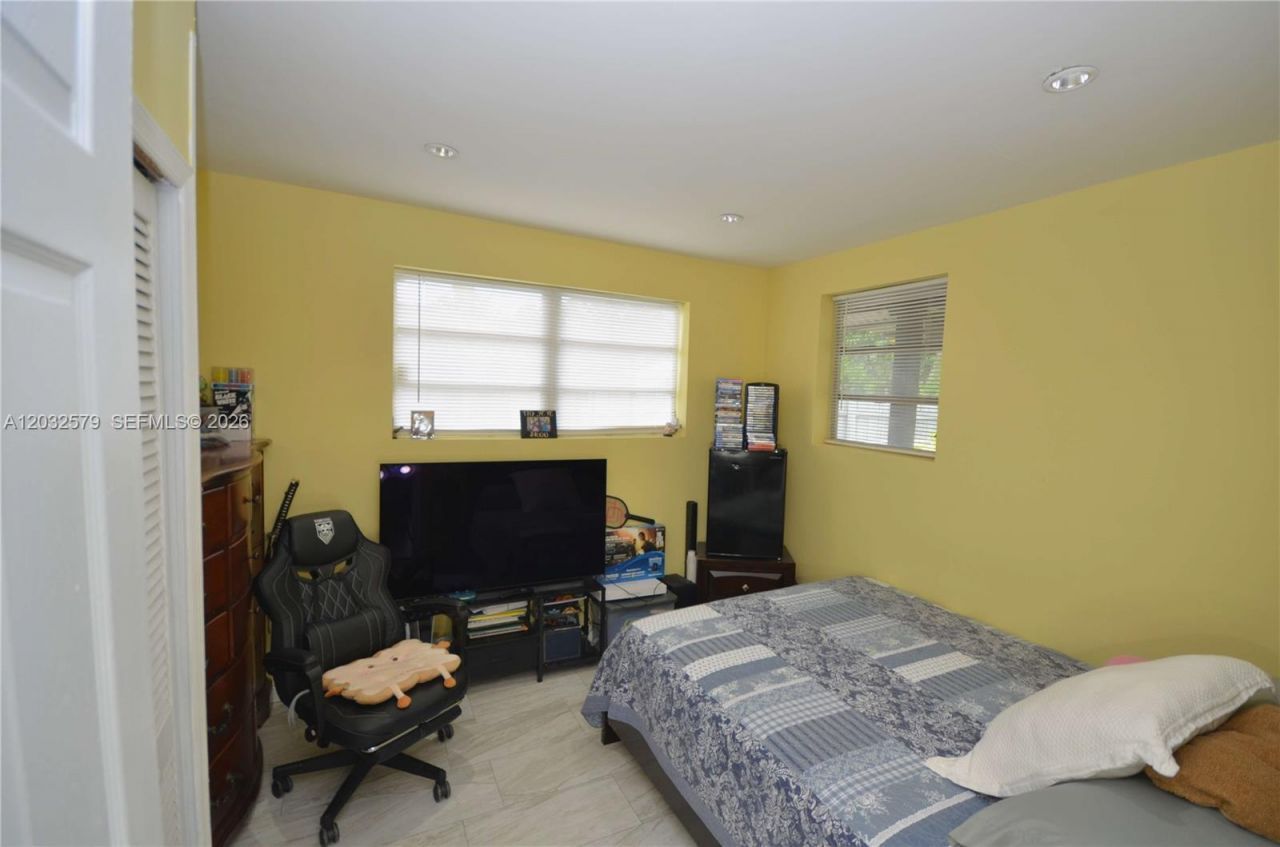7470 Polk St , Hollywood, FL 33024 Photo