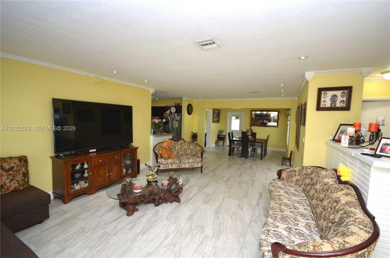 7470 Polk St , Hollywood, FL 33024 Photo