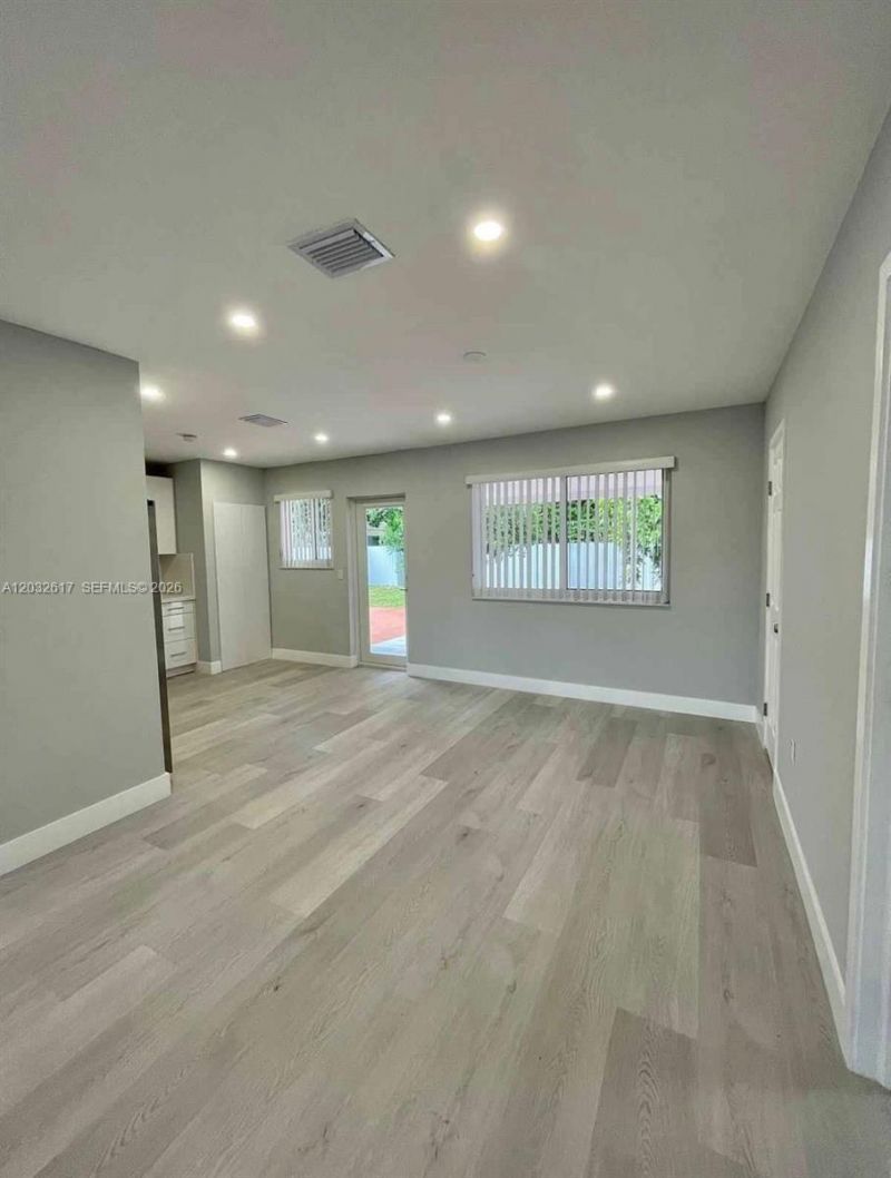 950 NW 36th Ave , Miami, FL 33125 Photo