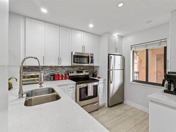 10003 Winding Lake Rd, Unit 203, Sunrise, FL 33351