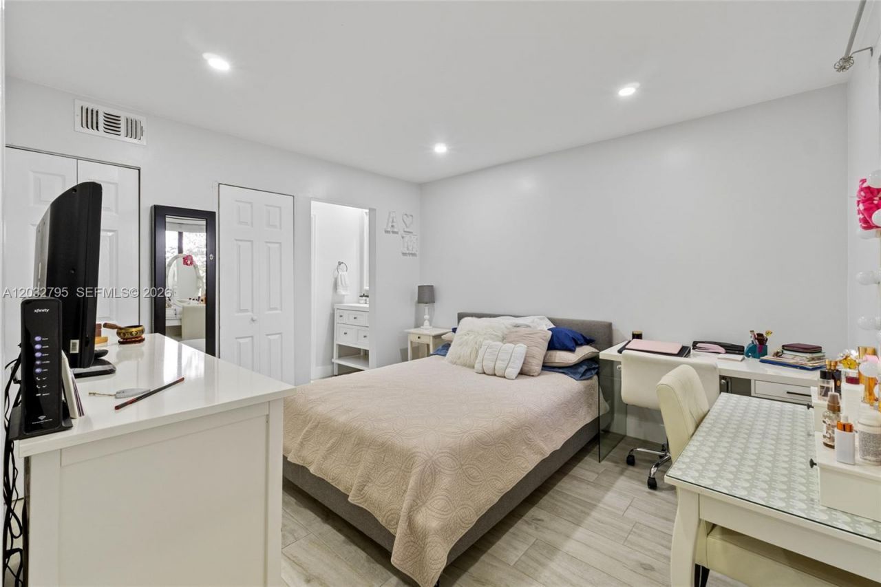 10003 Winding Lake Rd, Unit 203, Sunrise, FL 33351 Photo