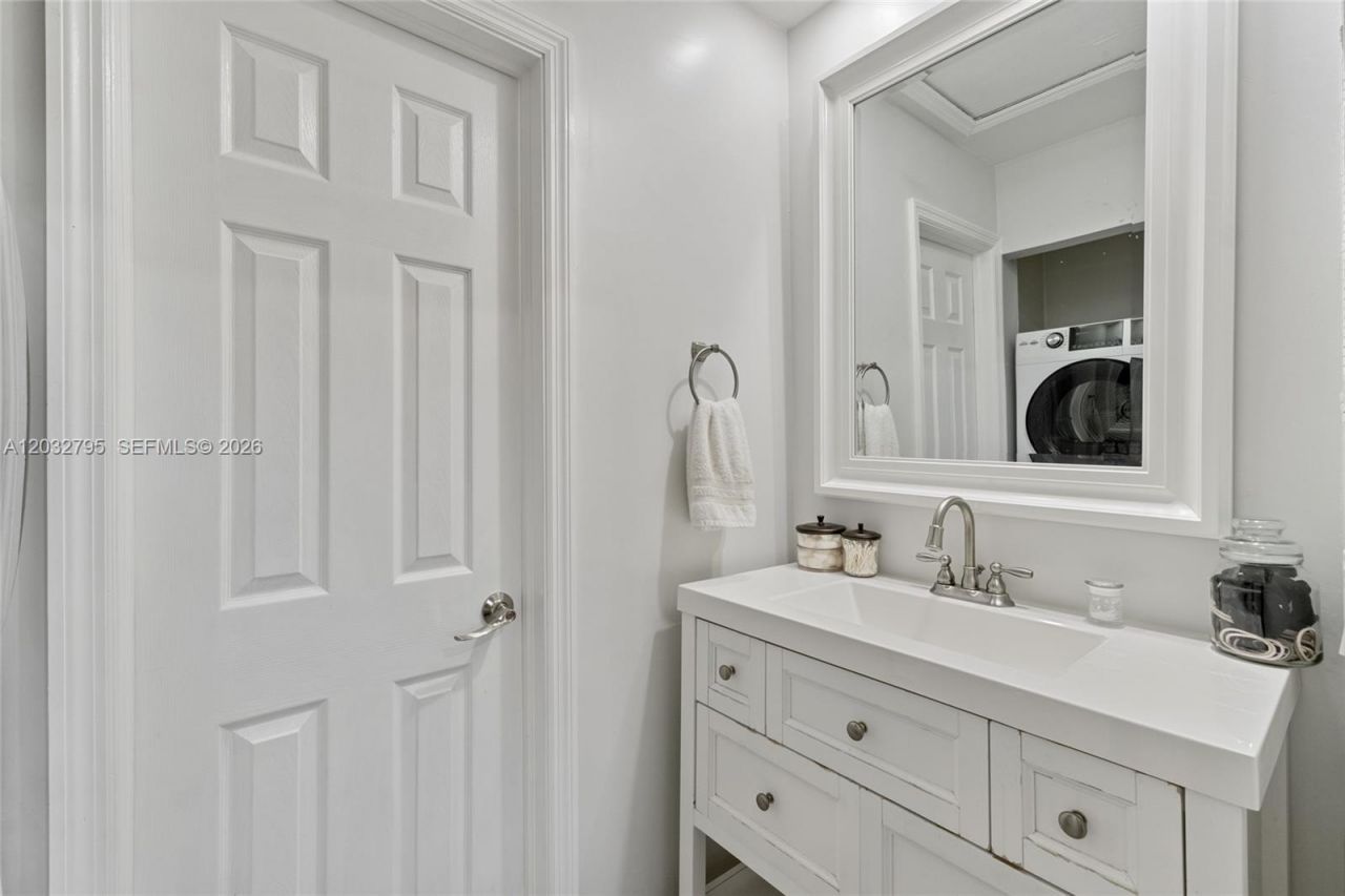 10003 Winding Lake Rd, Unit 203, Sunrise, FL 33351 Photo