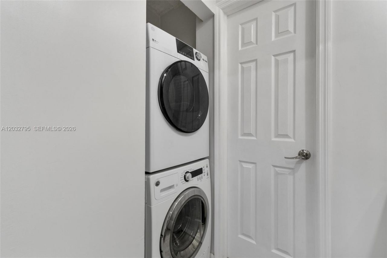 10003 Winding Lake Rd, Unit 203, Sunrise, FL 33351 Photo