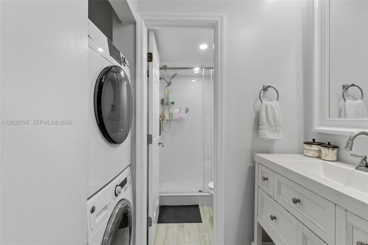 10003 Winding Lake Rd, Unit 203, Sunrise, FL 33351 Photo