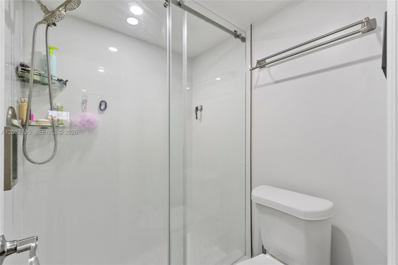 10003 Winding Lake Rd, Unit 203, Sunrise, FL 33351 Photo