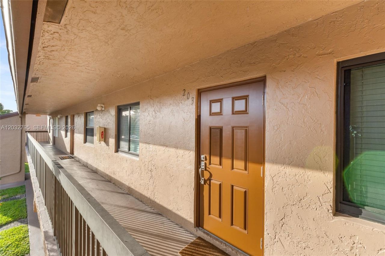 10003 Winding Lake Rd, Unit 203, Sunrise, FL 33351 Photo