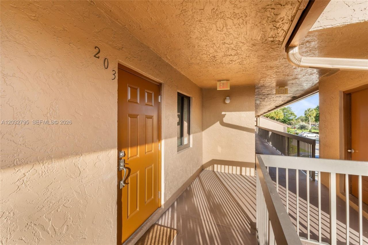 10003 Winding Lake Rd, Unit 203, Sunrise, FL 33351 Photo