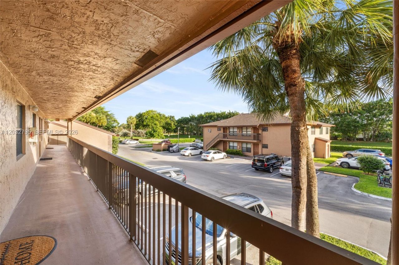 10003 Winding Lake Rd, Unit 203, Sunrise, FL 33351 Photo