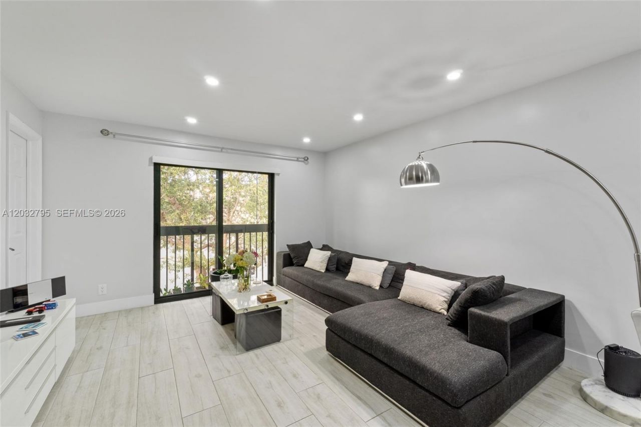 10003 Winding Lake Rd, Unit 203, Sunrise, FL 33351 Photo