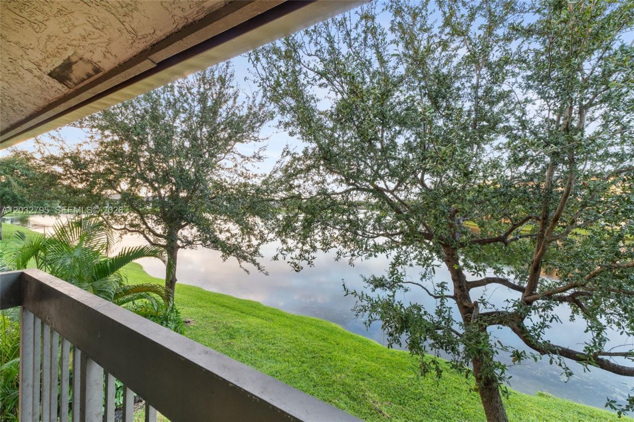 10003 Winding Lake Rd, Unit 203, Sunrise, FL 33351 Photo