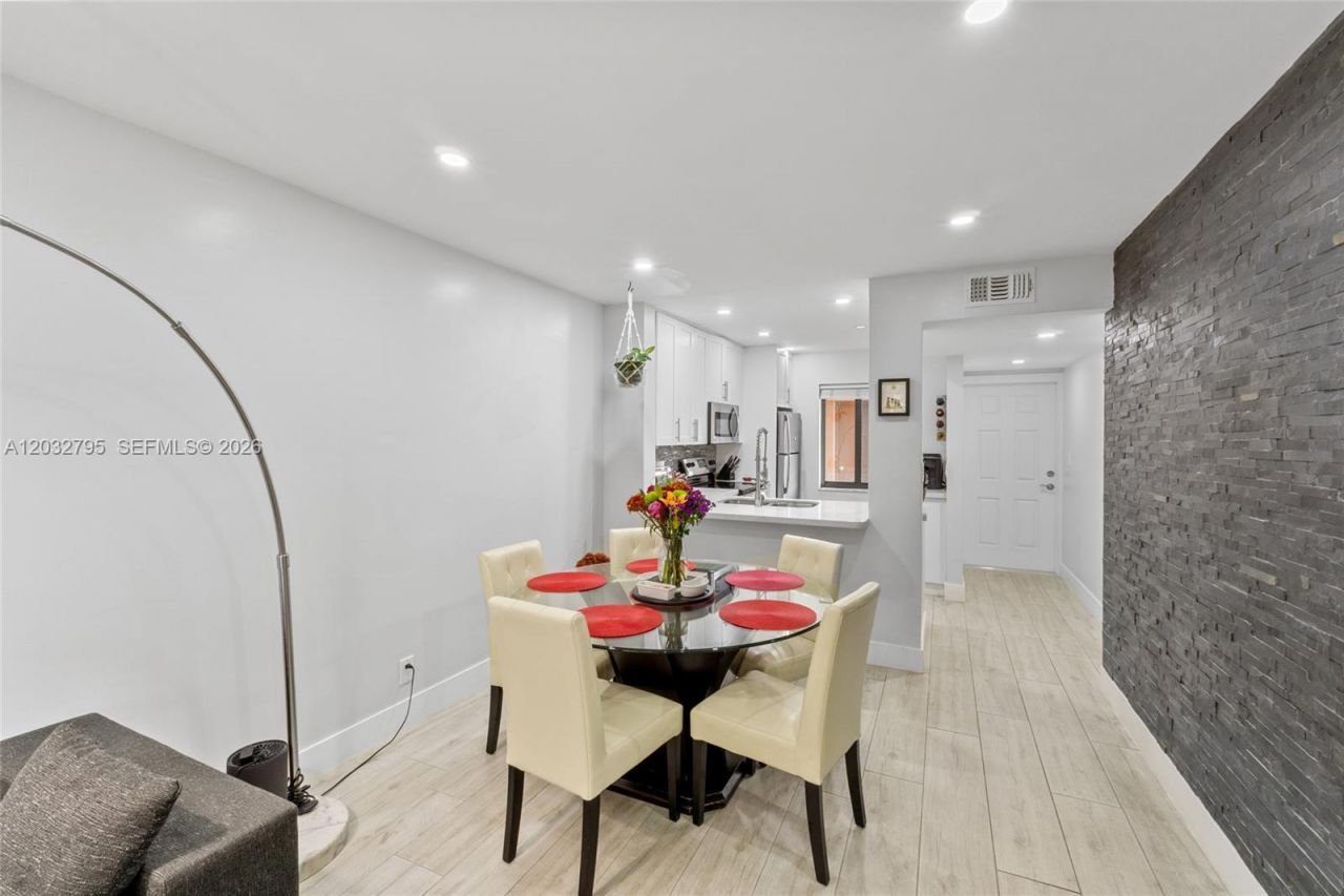 10003 Winding Lake Rd , Unit 203, Sunrise, FL 33351 Photo