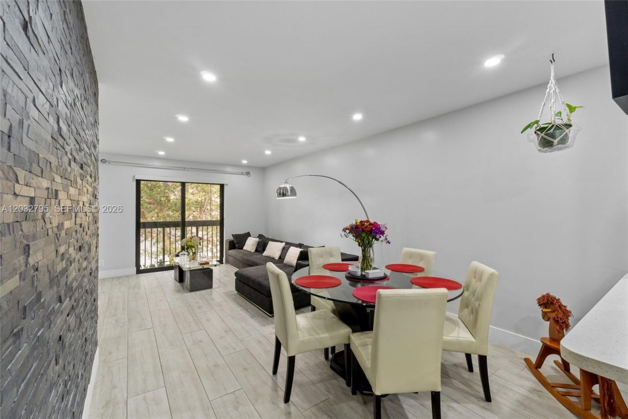 10003 Winding Lake Rd , Unit 203, Sunrise, FL 33351 Photo