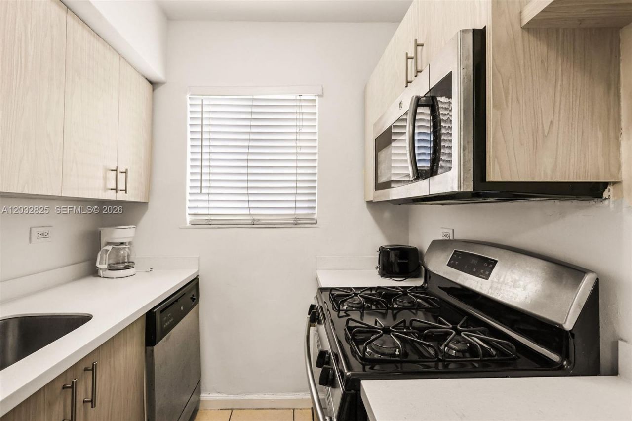 7340 Harding Ave , Unit 8, Miami Beach, FL 33141 Photo