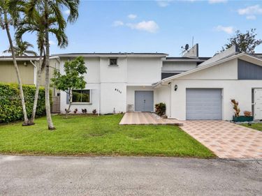 8210 SW 96th Ct , Miami, FL 33173