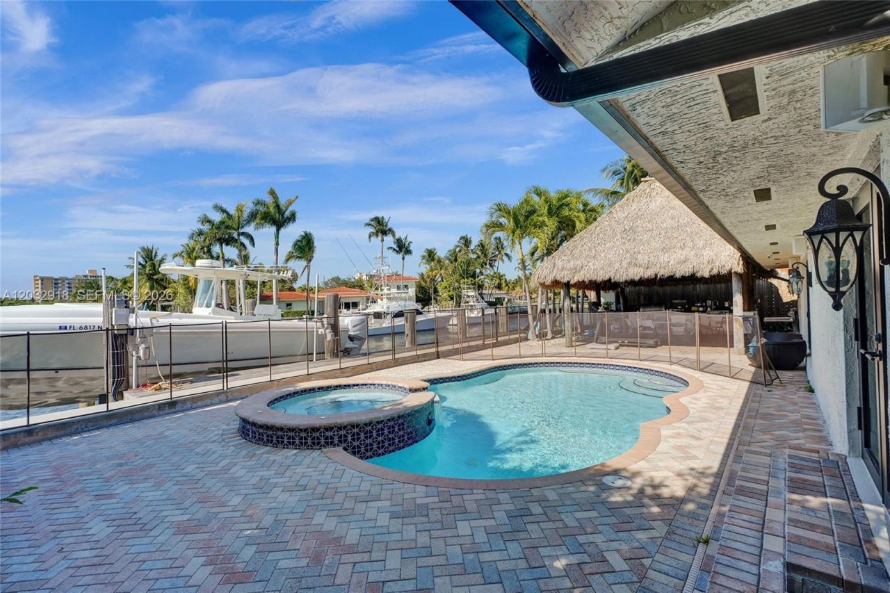2075 Ixora Rd , North Miami, FL 33181 Photo