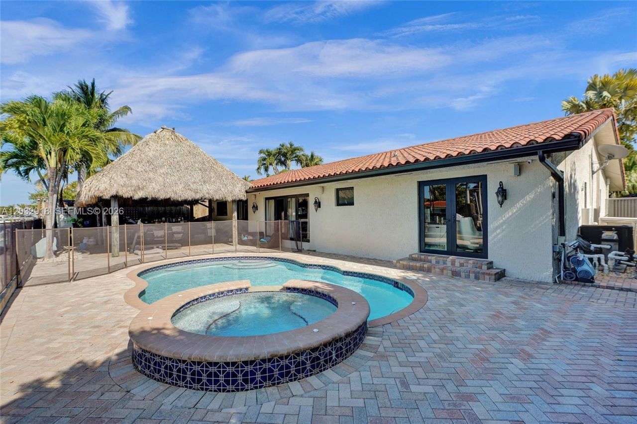 2075 Ixora Rd , North Miami, FL 33181 Photo