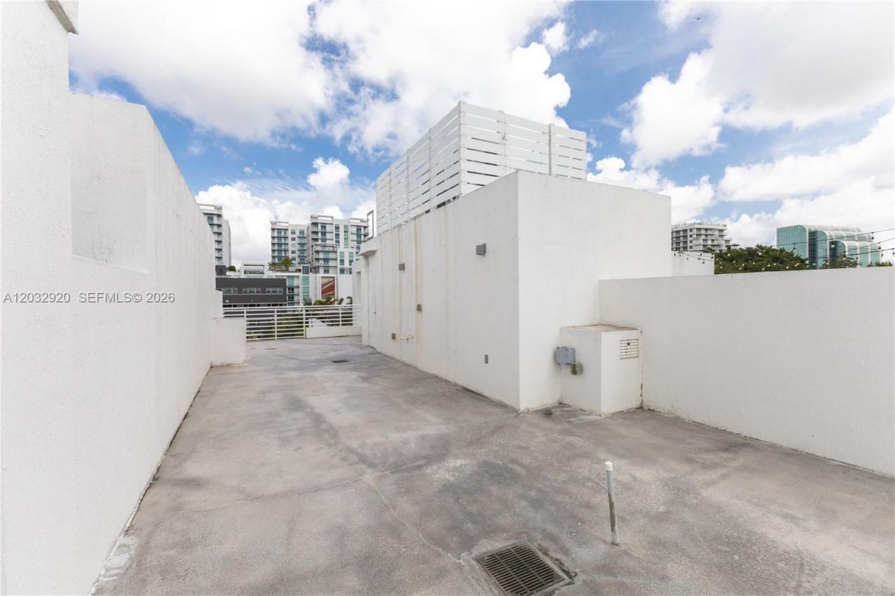 455 NE 39th St , Unit 109, Miami, FL 33137 Photo