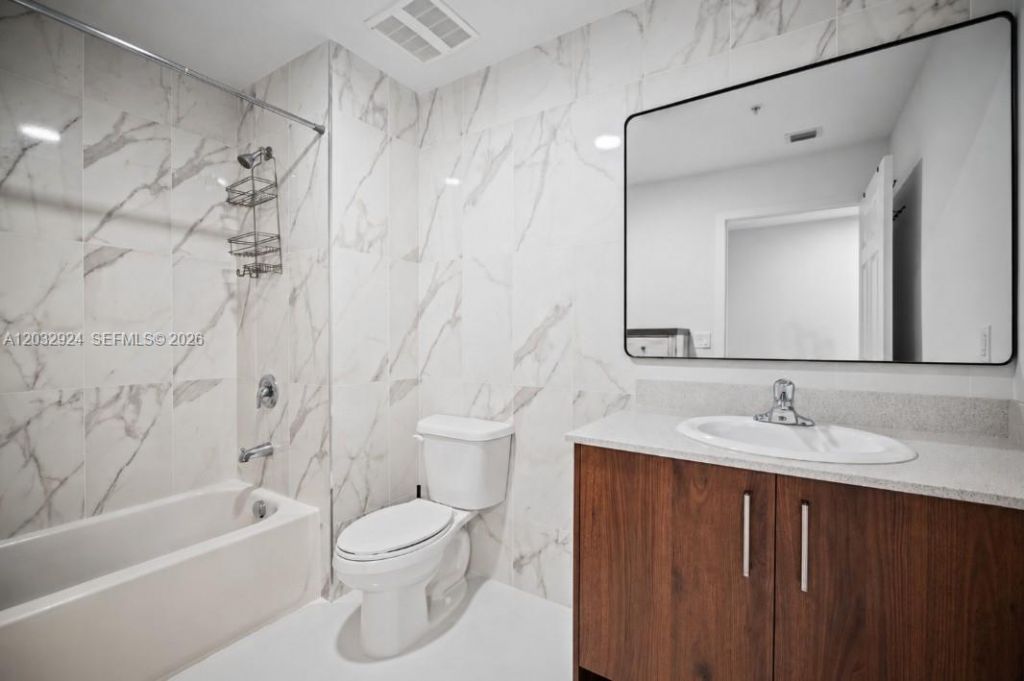 10950 NW 82nd St , Unit 213, Doral, FL 33178 Photo