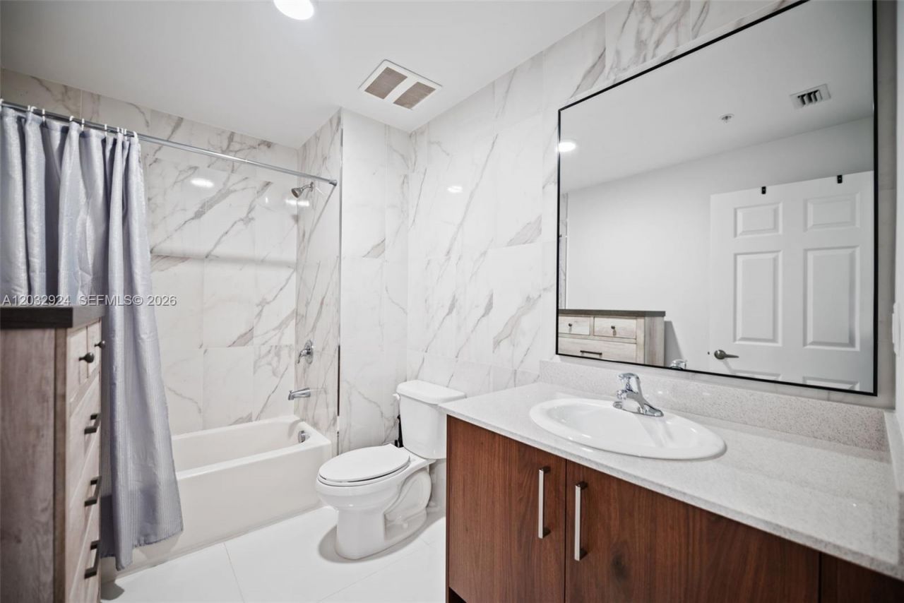 10950 NW 82nd St , Unit 213, Doral, FL 33178 Photo
