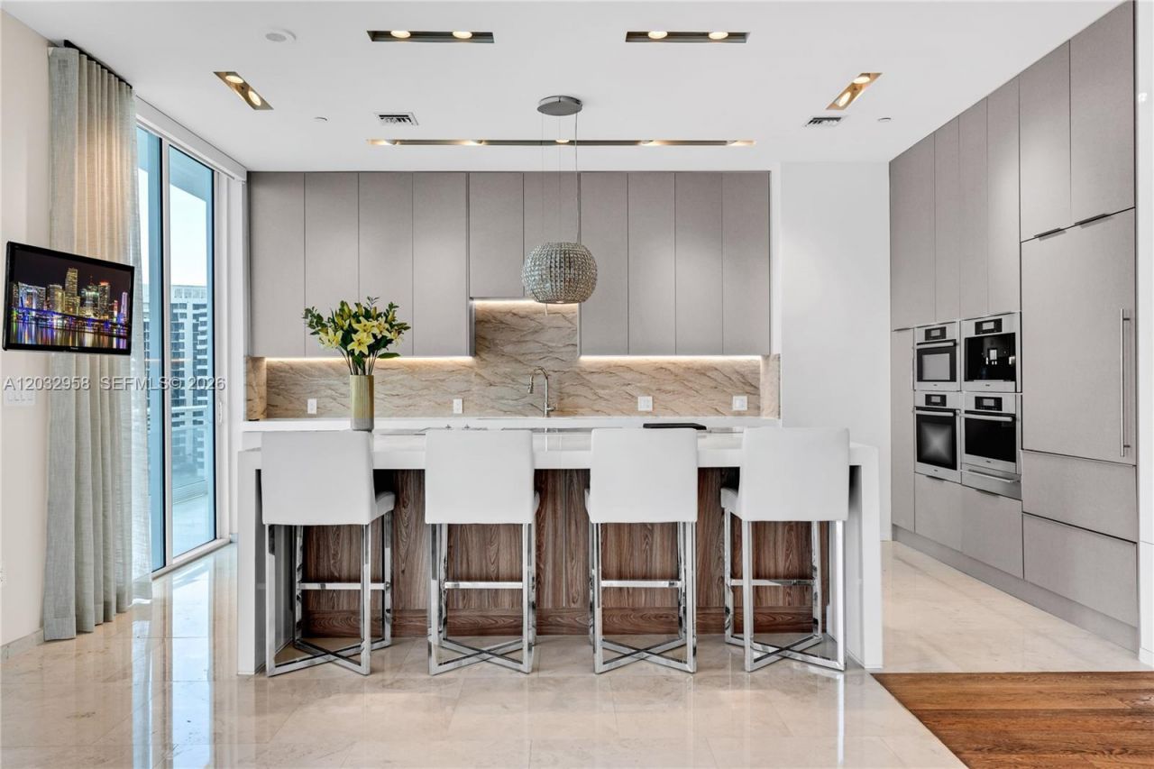 900 Brickell Key Blvd , Unit 1002, Miami, FL 33131 Photo