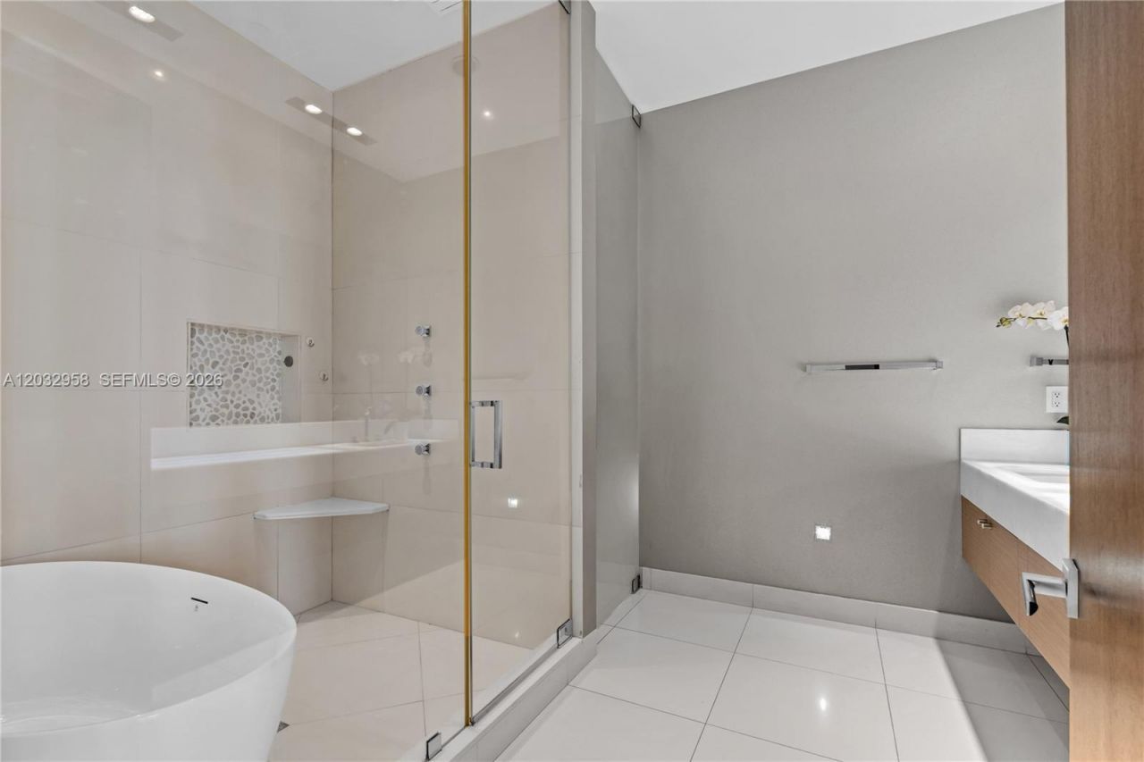 900 Brickell Key Blvd , Unit 1002, Miami, FL 33131 Photo