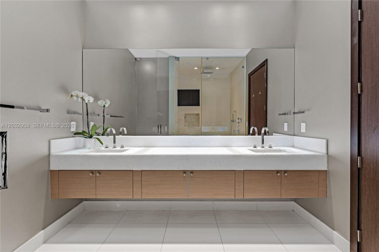 900 Brickell Key Blvd , Unit 1002, Miami, FL 33131 Photo
