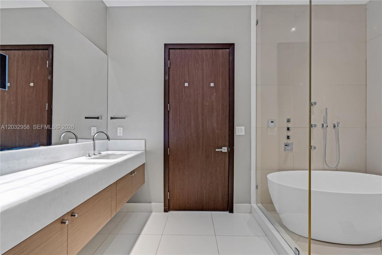 900 Brickell Key Blvd , Unit 1002, Miami, FL 33131 Photo